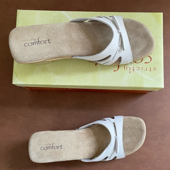 Strictly Comfort Donna heels open toe sandals shoes size 10 in creamy white NWT - Picture 4 of 9